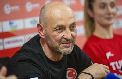 Costică Buceschi este favorit pentru a prelua echipa de handbal feminin Minaur Baia Mare