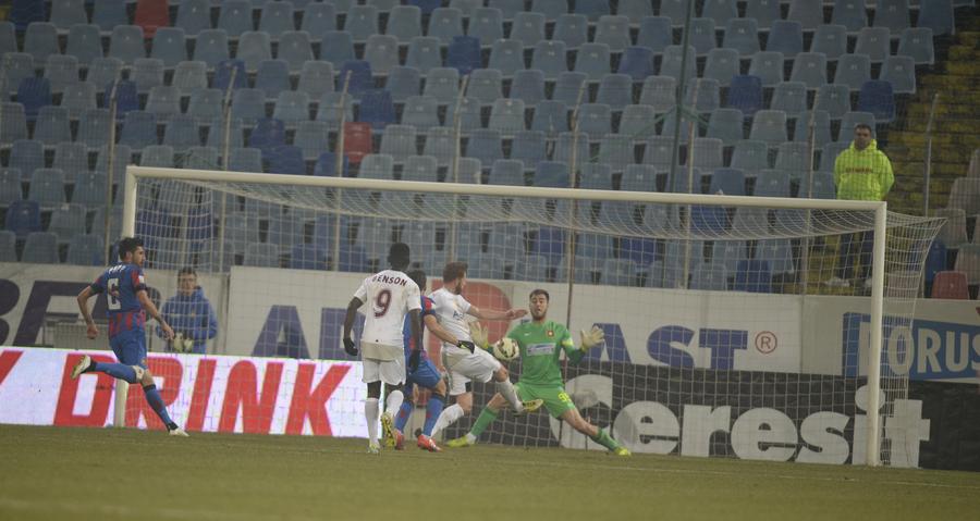 Momentul golului lui Gecov, surprins de fotoreporterii GSP / Sursă foto: Arhiva Gazetei Sporturilor Killer-ul FCSB-ului din 2015 a devenit antreprenor de succes » Afacere cu lenjerii de pat: „Voi iubi veșnic Rapidul”