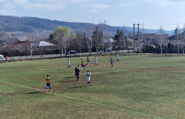 Situație șocantă în fotbalul românesc: ce i-a făcut un fotbalist de 29 de ani unui arbitru în vârstă de doar 18 ani » A fost suspendat până la finalul sezonului