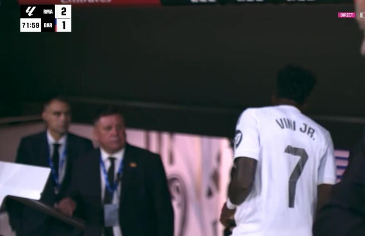 Vinicius, CRIZĂ de nervi în El Clasico: a mers la vestiare în minutul 70!