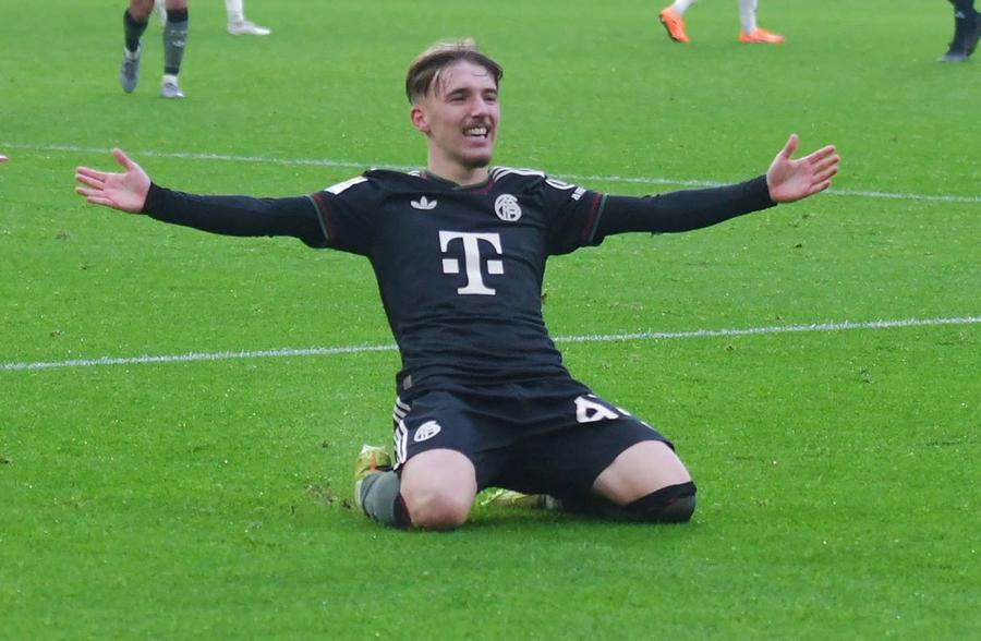 Lennart Karl celebrează golul înscris cu Borussia Monchengladbach / Foto: Imago Matthaus îl vede pe puștiul de 17 ani la Mondiale: „Cine reușește la Bayern e de națională!”