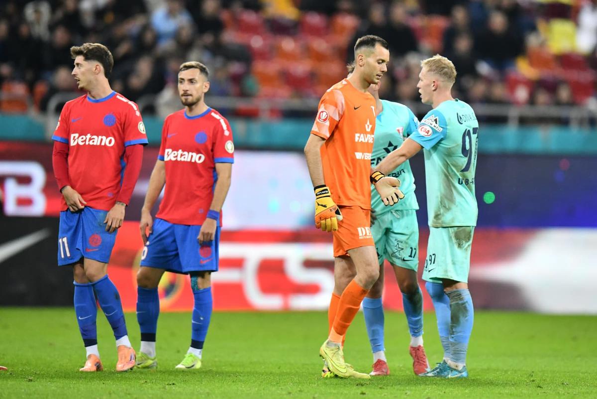 Show în FCSB - UTA Arad: patru goluri, alte două reușite anulate, două penalty-uri și cartonaș roșu » Roș-albaștrii se apropie de play-off
