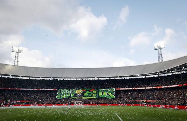 Agitație la meciul lui Dennis Man! Derby-ul Feyenoord – PSV, întrerupt din cauza unei urgențe medicale în tribune