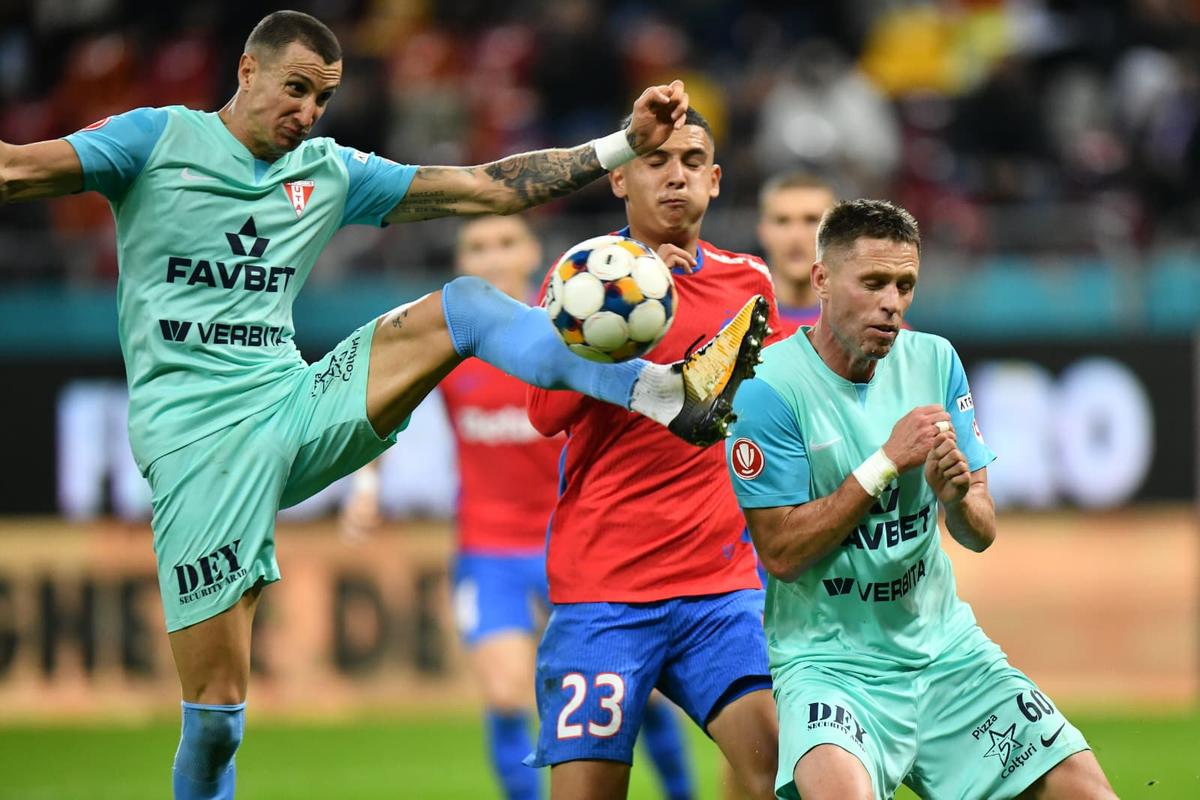 Show în FCSB - UTA Arad: patru goluri, alte două reușite anulate, două penalty-uri și cartonaș roșu » Roș-albaștrii se apropie de play-off