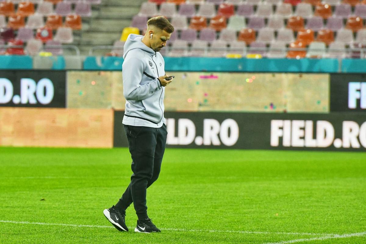 Imagini înainte de FCSB - UTA, de pe gazon