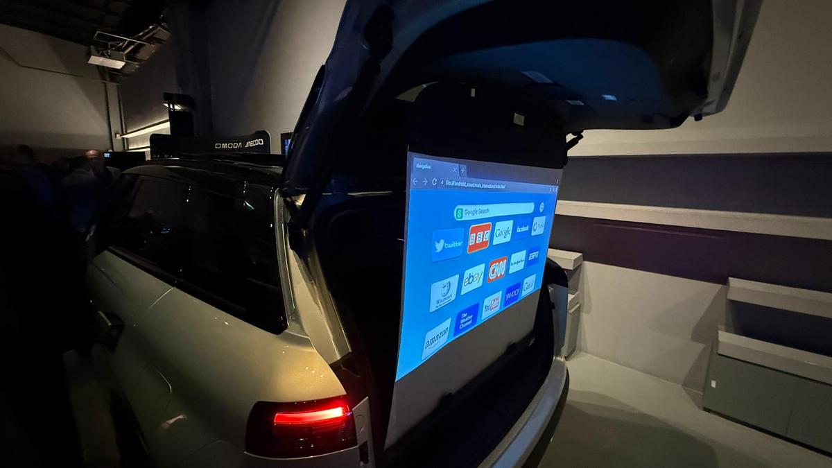 SUV-urile preferate de români și-au găsit rivalul » A apărut mașina cu proiector video în portbagaj: costă cât un Volkswagen Tiguan!