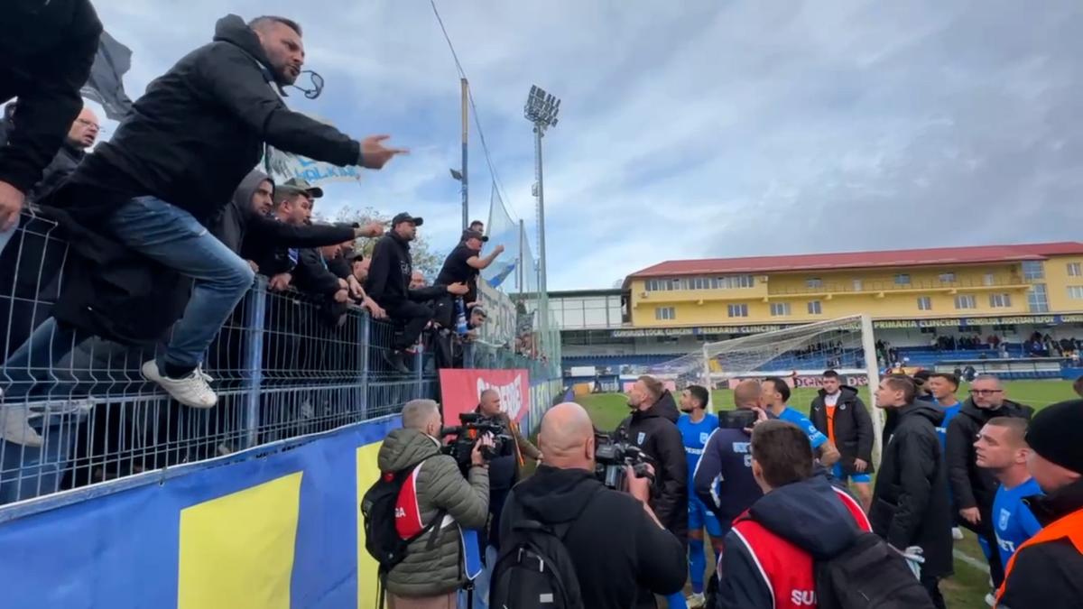 Jucătorii Craiovei, scandal cu fanii după remiza cu Metaloglobus