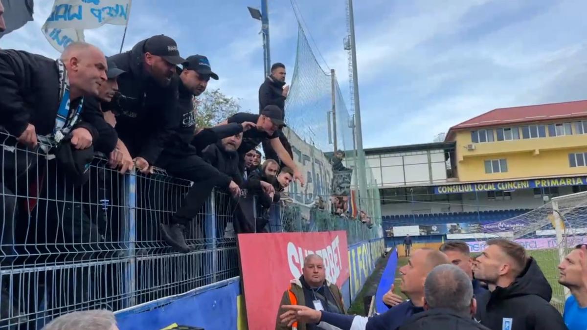 Jucătorii Craiovei, scandal cu fanii după remiza cu Metaloglobus