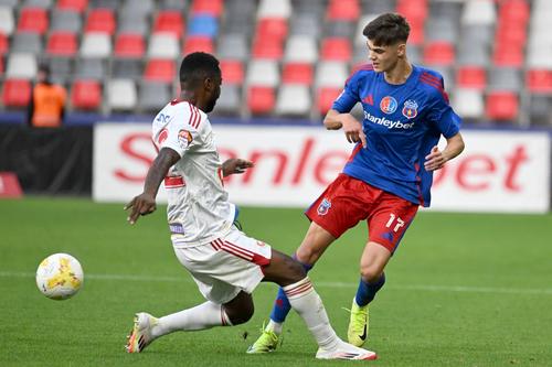Ianis Doană, în tricoul Stelei. © FOTO: Răzvan Păsărică/SPORT PICTURES