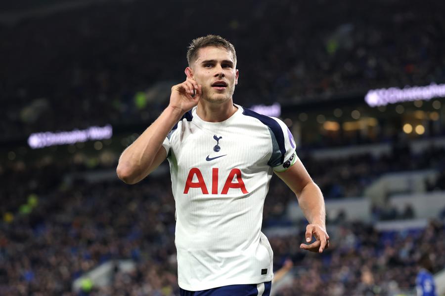 Barcelona și Liverpool îl vor pe colegul lui Drăgușin » Tottenham cere un preț exorbitant: 115 milioane de euro