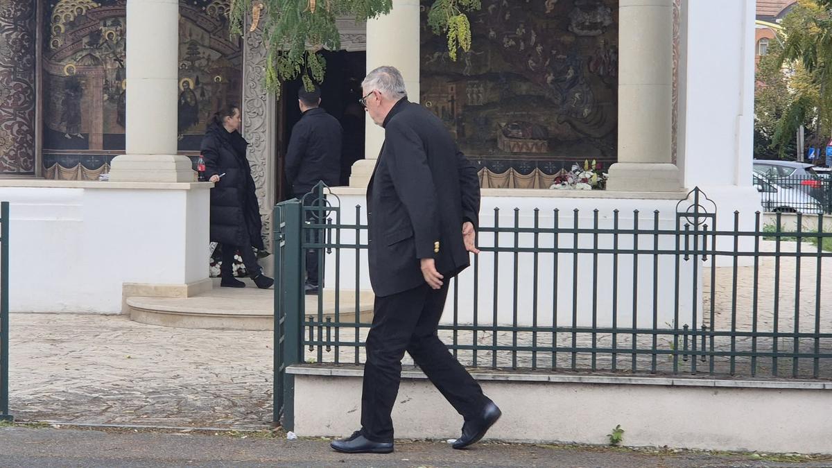 Când va fi înmormântat Viorel Păunescu » Pițurcă, Iorgulescu și Marica au venit astăzi să-i aducă un ultim omagiu