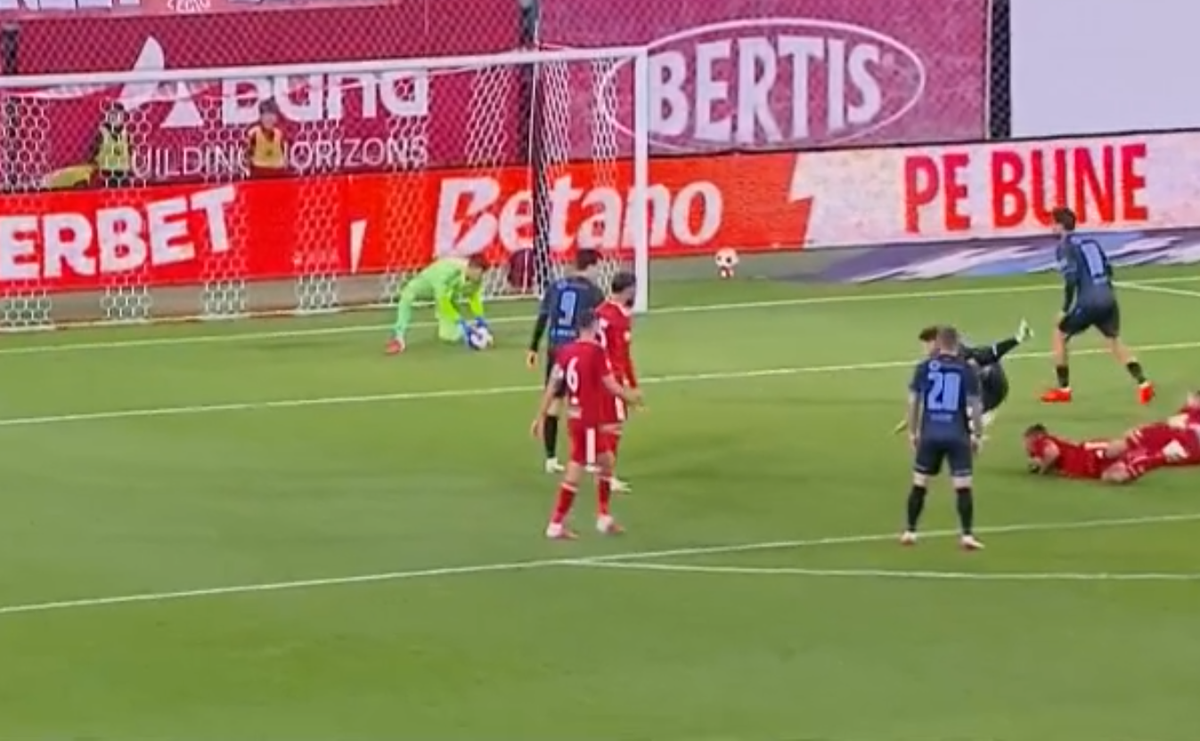Penalty controversat în Sepsi - Universitatea Craiova » Verdictul specialistului: „Nu îmi place”