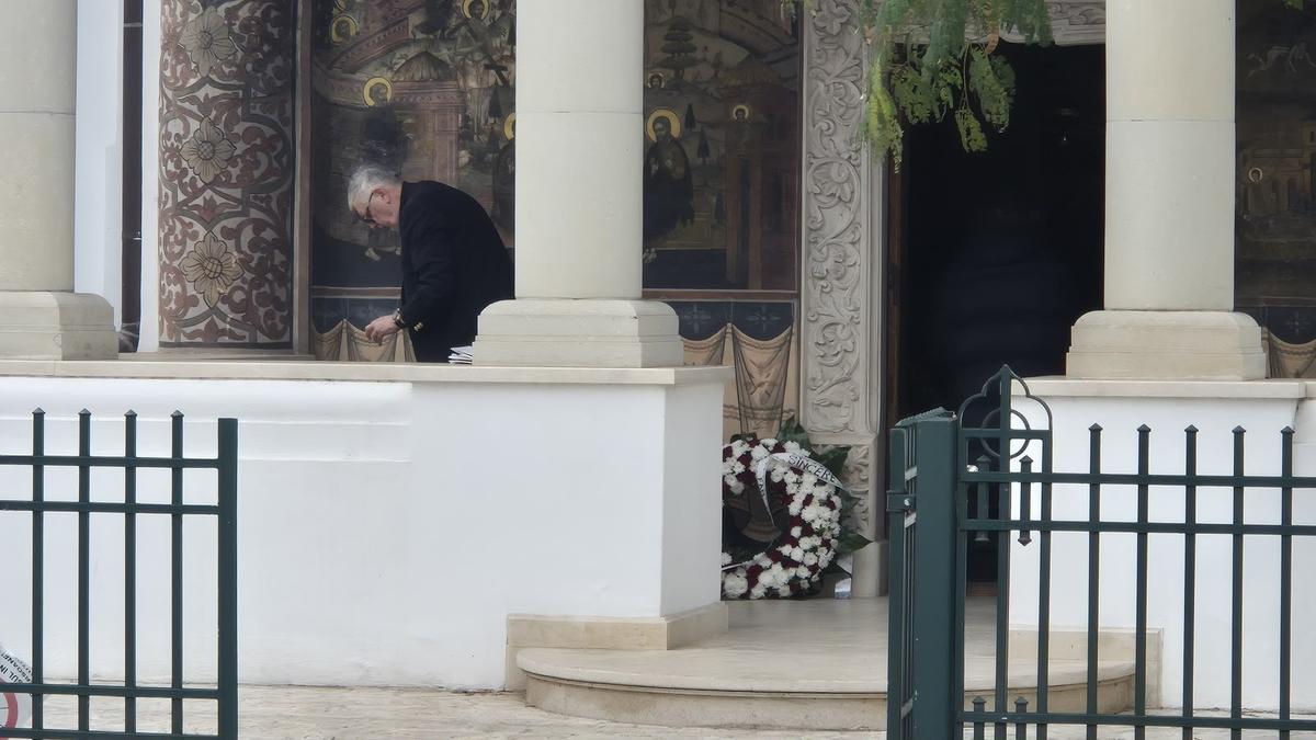 Când va fi înmormântat Viorel Păunescu » Pițurcă, Iorgulescu și Marica au venit astăzi să-i aducă un ultim omagiu