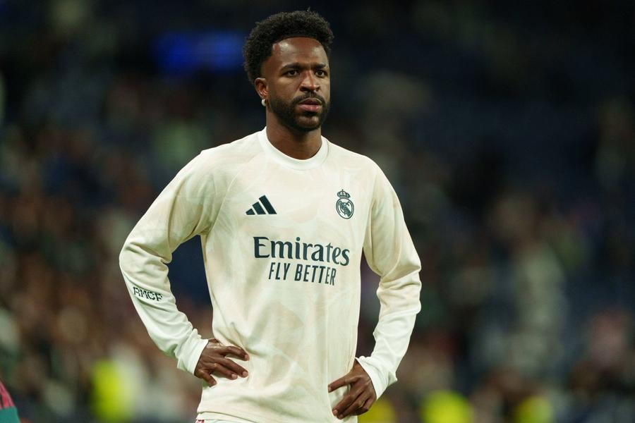 Vinicius a fost suspendat 4 etape, după ce și-a tras de păr un adversar la 1-0 cu Villarreal / Foto: Imago Vinicius a ieșit cel mai rău din El Clasico » Verdictul fostului fotbalist al Barcelonei