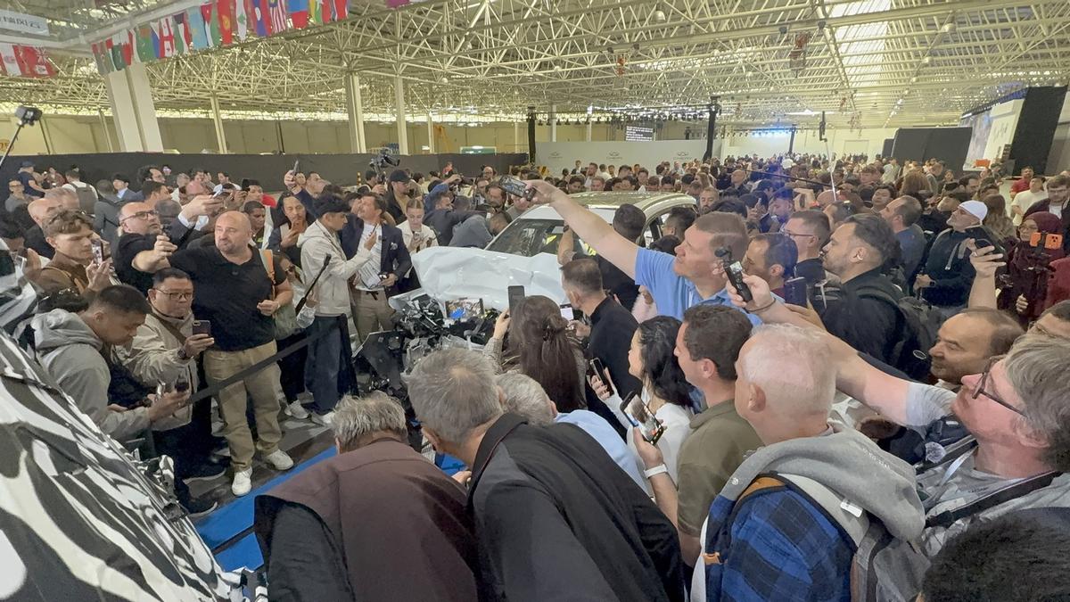 Proiectat într-un camion la 50 km/oră » Am participat la crash testul spectaculos organizat de Chery în China