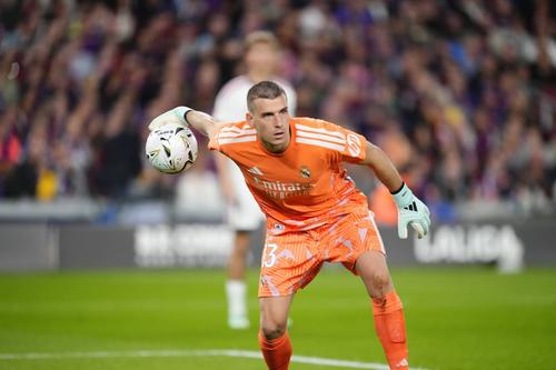 Andriy Lunin, primul portar care reușește să câștige cel puțin patru dintre primele cinci meciuri bifate în El Clasico // foto: imago images