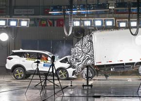 O secundă care face diferența dintre viață și moarte » Am participat la crash testul spectaculos organizat de Chery în China