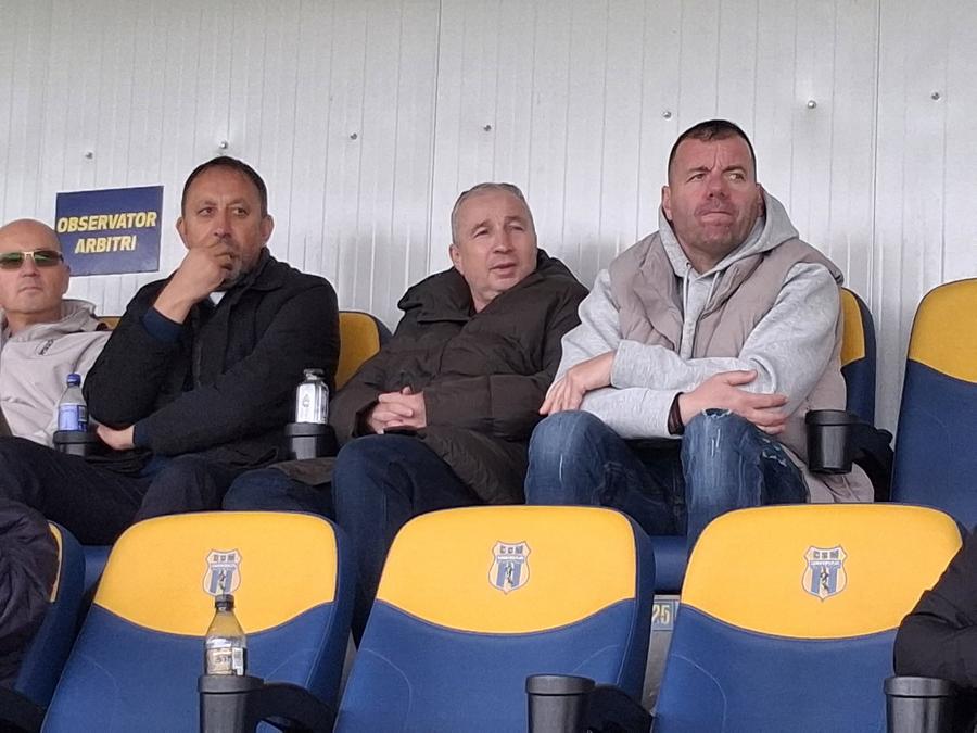 Dan Petrescu (al doilea de la dreapta la stânga), pentru prima dată la Slobozia / FOTO: Facebook @Tache Nicolae Dan Petrescu, apariție-surpriză într-un oraș din România în care n-a mai fost niciodată! Ce meci l-a atras