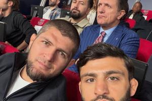 Gică Popescu, surprins la „El Clasico” lângă două legende din UFC: „Dacă voiați poză, trebuia să cereți voie”