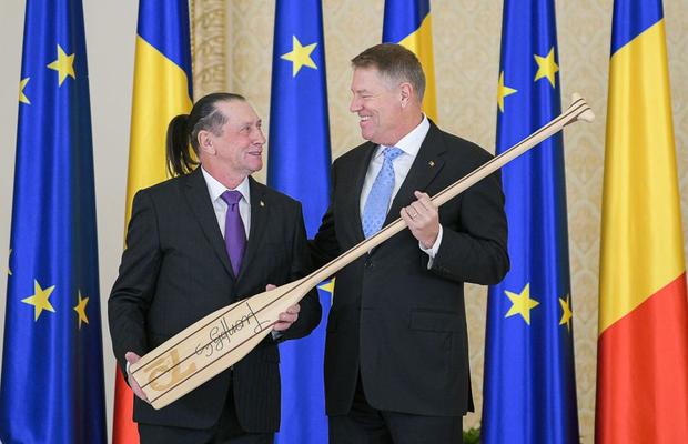VIDEO Ivan Patzaichin, decorat de Klaus Iohannis în ziua în care a împlinit 70 de ani » Iohannis: „Am discutat cu noul Guvern să mă implic în sportul românesc”