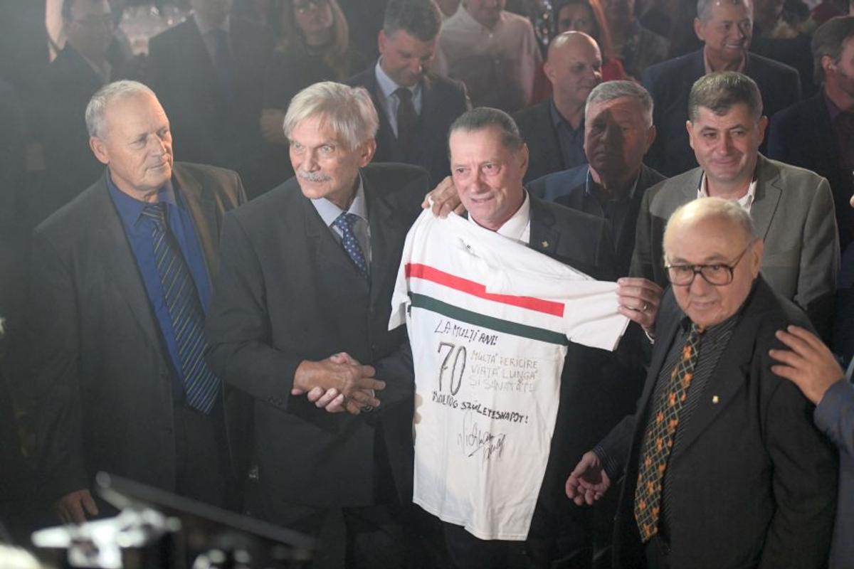 FOTO Ivan Patzaichin, petrecere-surpriză în club, cu 500 de prieteni