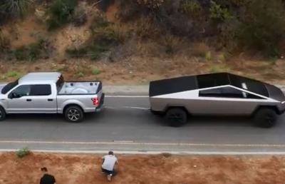 VIDEO Elon Musk, test viral pe internet! Cine câștigă duelul dintre Tesla Cybertruck și Ford F-150