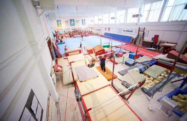 VIDEO REPORTAJ EXCLUSIV GSP // Gimnastica românească, într-o situație șocantă: cele mai promițătoare sportive se pregătesc într-o sală improprie, inundată de praf de magneziu!