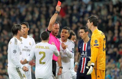 LIGA CAMPIONILOR, Real Madrid - PSG // FOTO A arătat „roșu” și penalty, dar s-a răzgândit după ce a consultat VAR