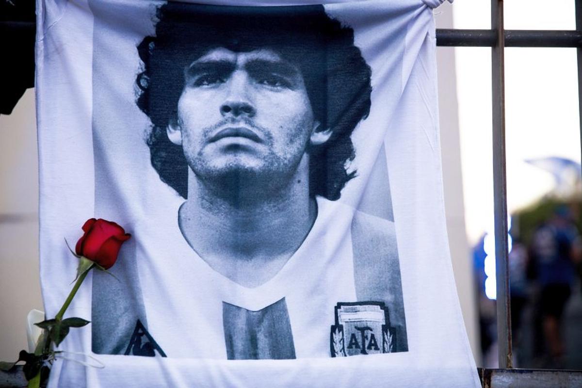 EXCLUSIV VIDEO Incredibilă premoniţie: în ziua morții lui Diego Maradona, a intrat la GSP Live cu un tricou al legendarului argentinian: „Parcă am simțit. Îl voi pune într-un tablou”