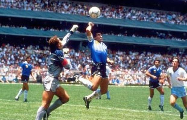 FOTO Coperta scandaloasă a unui ziar din Marea Britanie, după decesul lui Diego Maradona