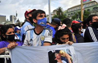 Maradona ar putea fi înmormântat azi! Fanii ar mai avea timp să-și ia adio doar până la ora locală 16:00