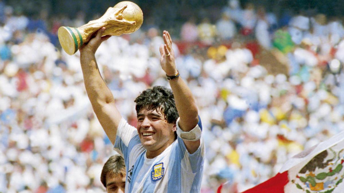 Omagiu inedit adus lui Diego Maradona! Ce s-a întâmplat pe stadioanele rivalelor Boca Juniors şi River Plate