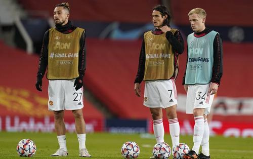 Edinson Cavani, starul lui Manchester United, nu se regăsește încă în FIFA 21, modul Ultimate Team.