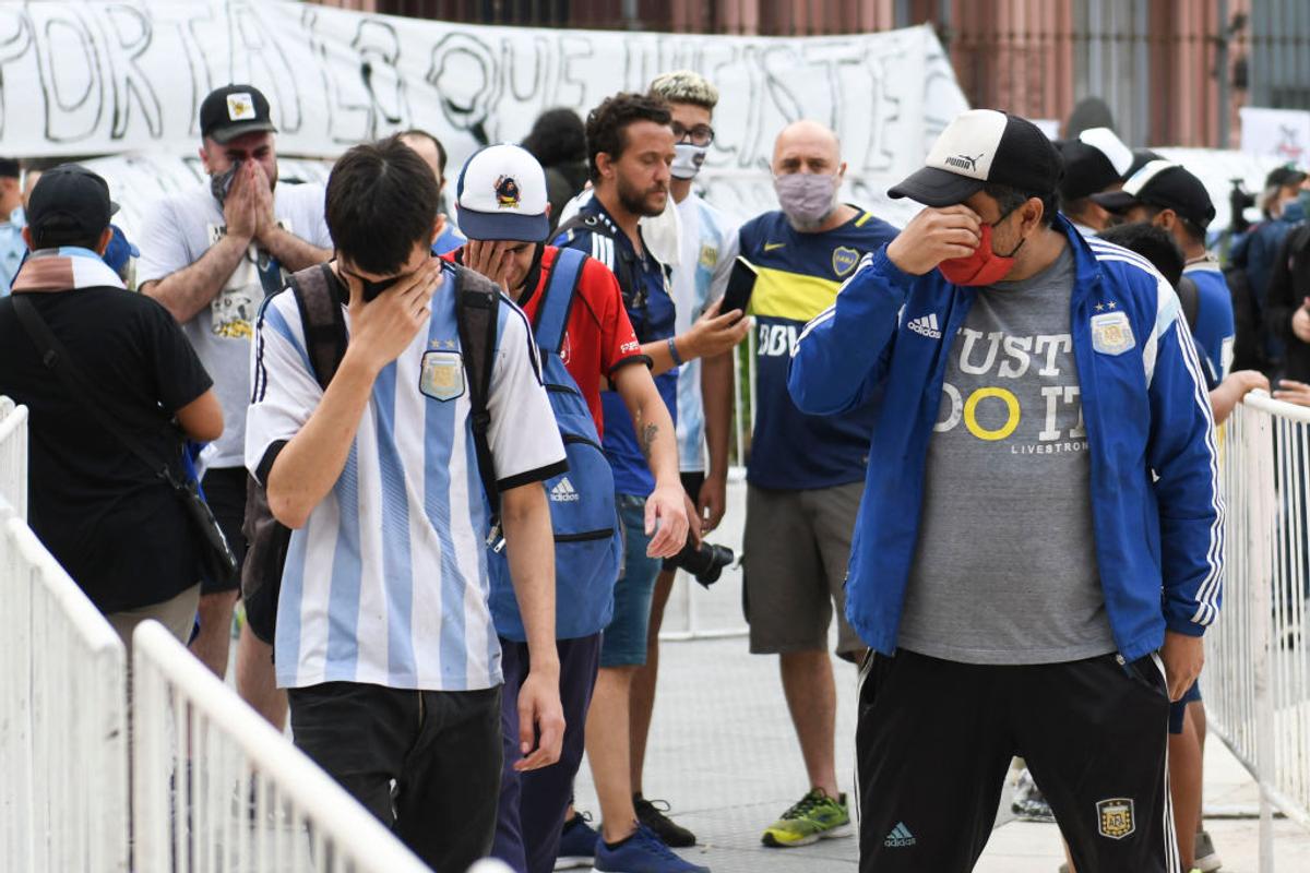 A murit Diego Maradona. 40 de imagini zguduitoare din lume