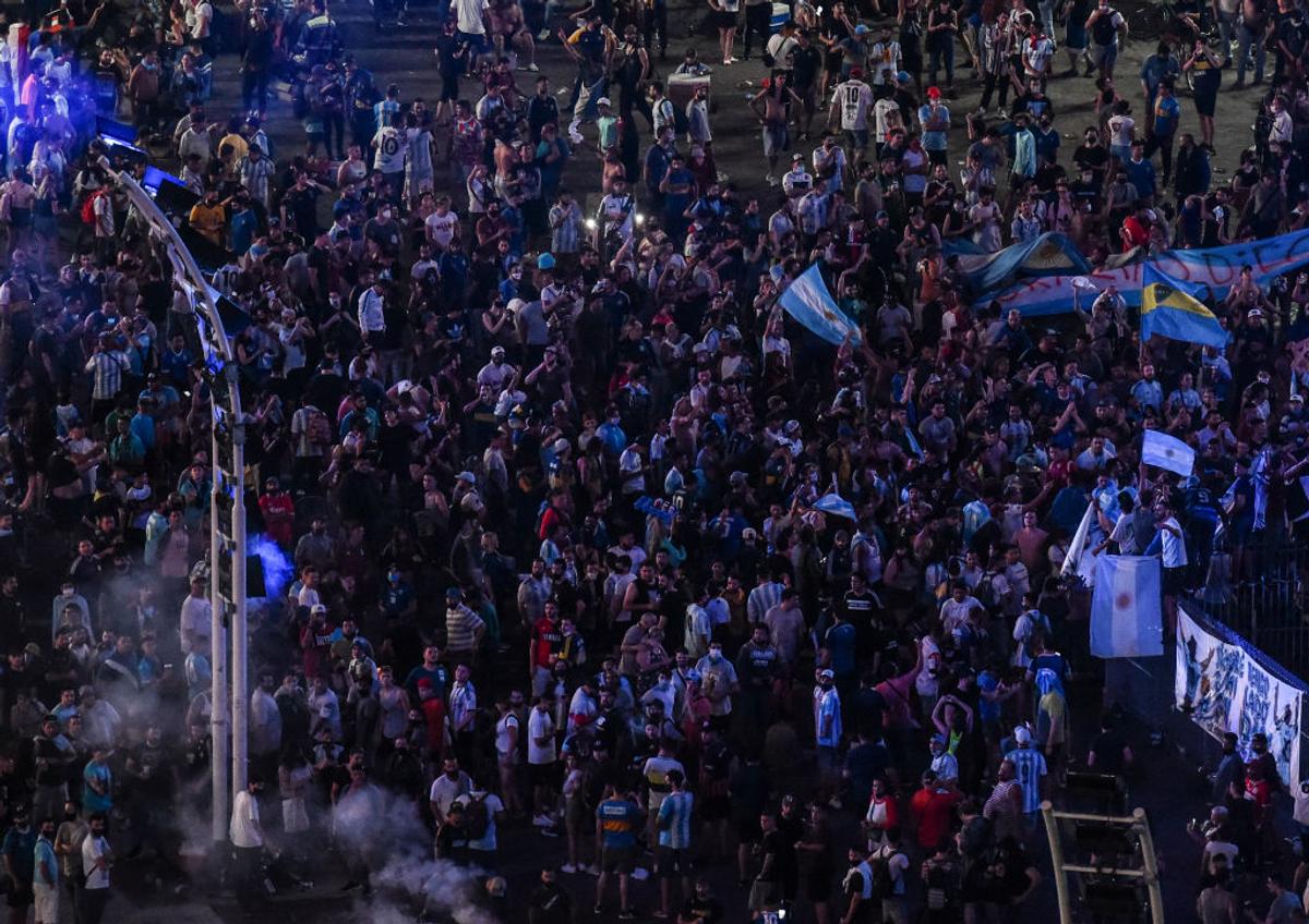 A murit Diego Maradona. 40 de imagini zguduitoare din lume