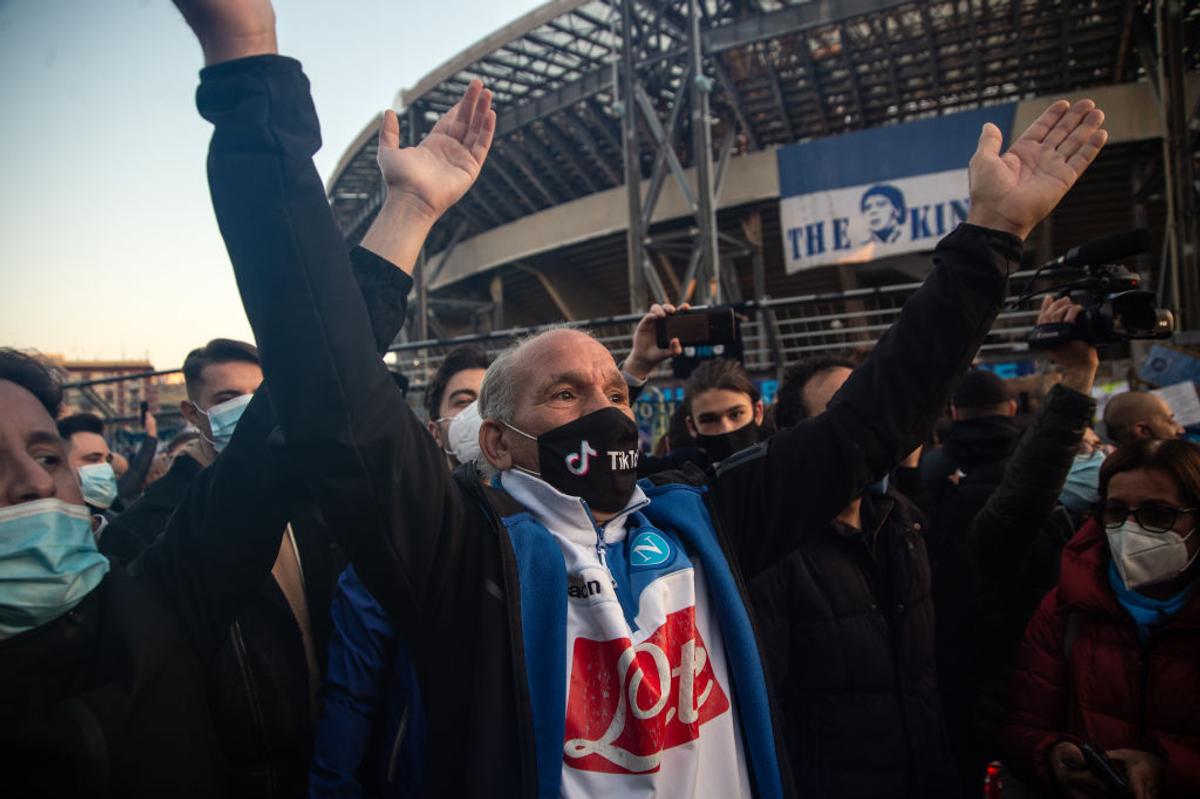 A murit Diego Maradona. 40 de imagini zguduitoare din lume