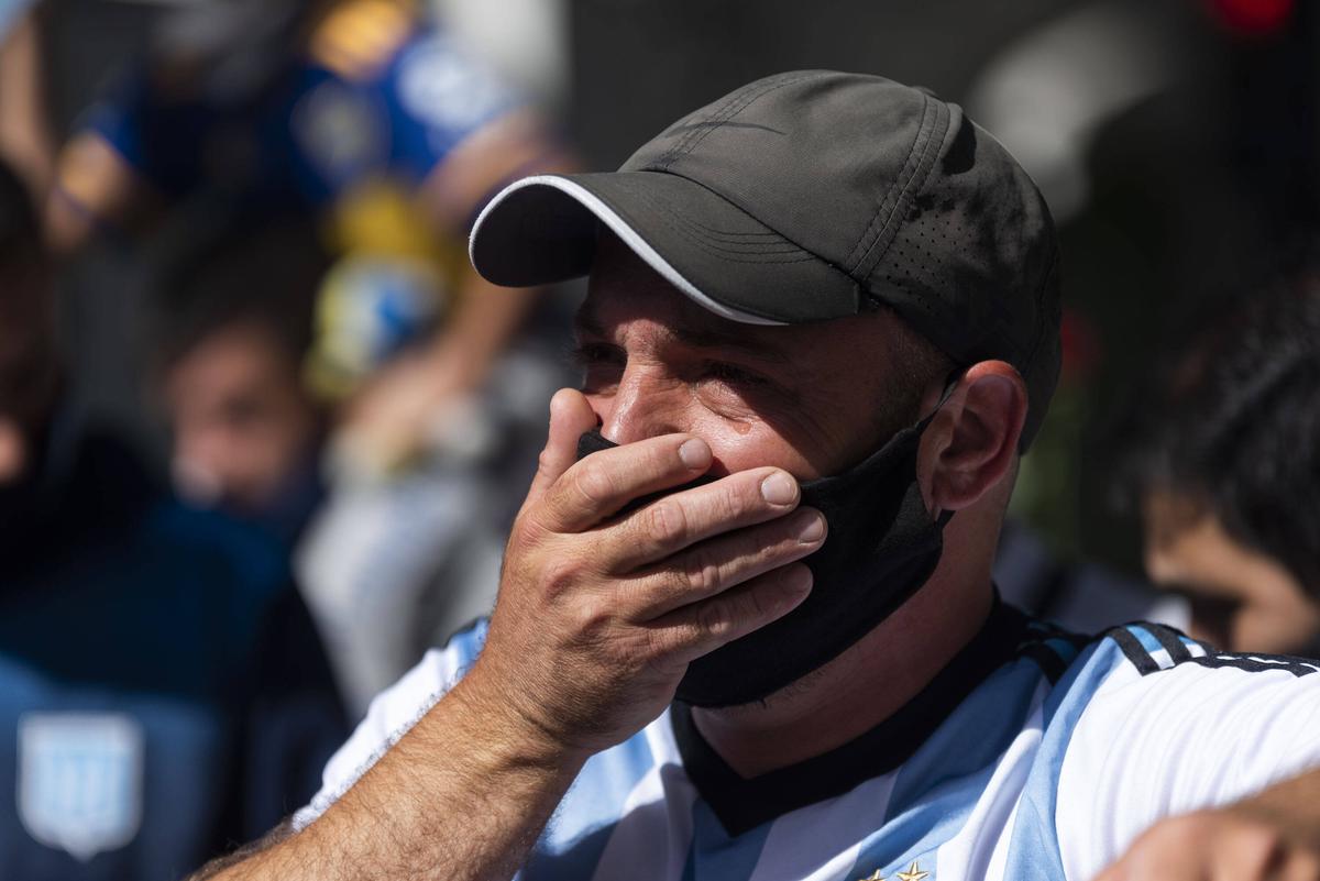 A murit Diego Maradona. 40 de imagini zguduitoare din lume