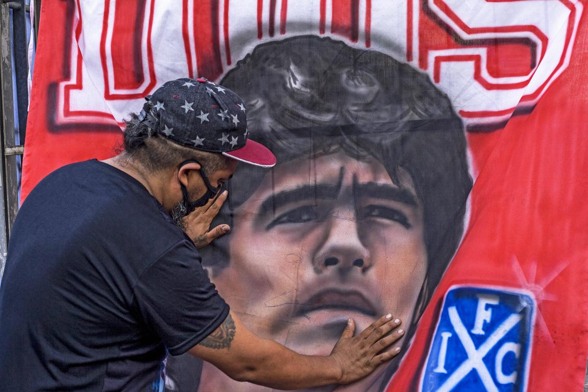 VIDEO Un vecin al lui Diego Maradona a publicat ultima filmare cu regretatul argentinian » Cum a impresionat un copil