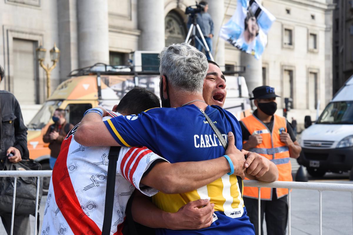 A murit Diego Maradona. 40 de imagini zguduitoare din lume