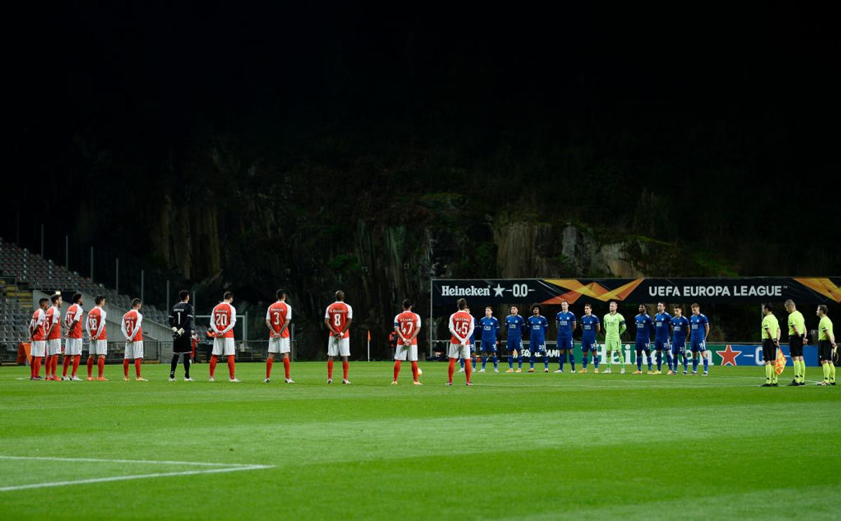 FOTO Diego Maradona, omagiat pe toate stadioanele din Europa League » Imagini impresionante