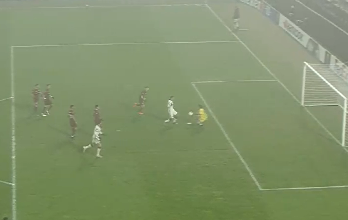 Penalty controversat în CFR Cluj - AS Roma