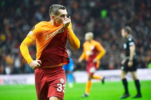 Alexandru Cicâldău, în Galatasaray - Marseille 4-2 // foto: Facebook @  Galatasaray