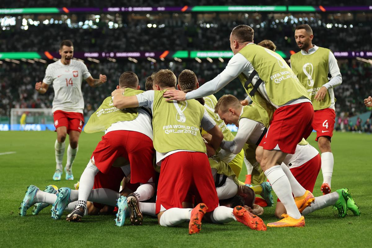 Moment uluitor: Lewandowski l-a egalat pe legendarul Pele și a început să plângă pe teren!