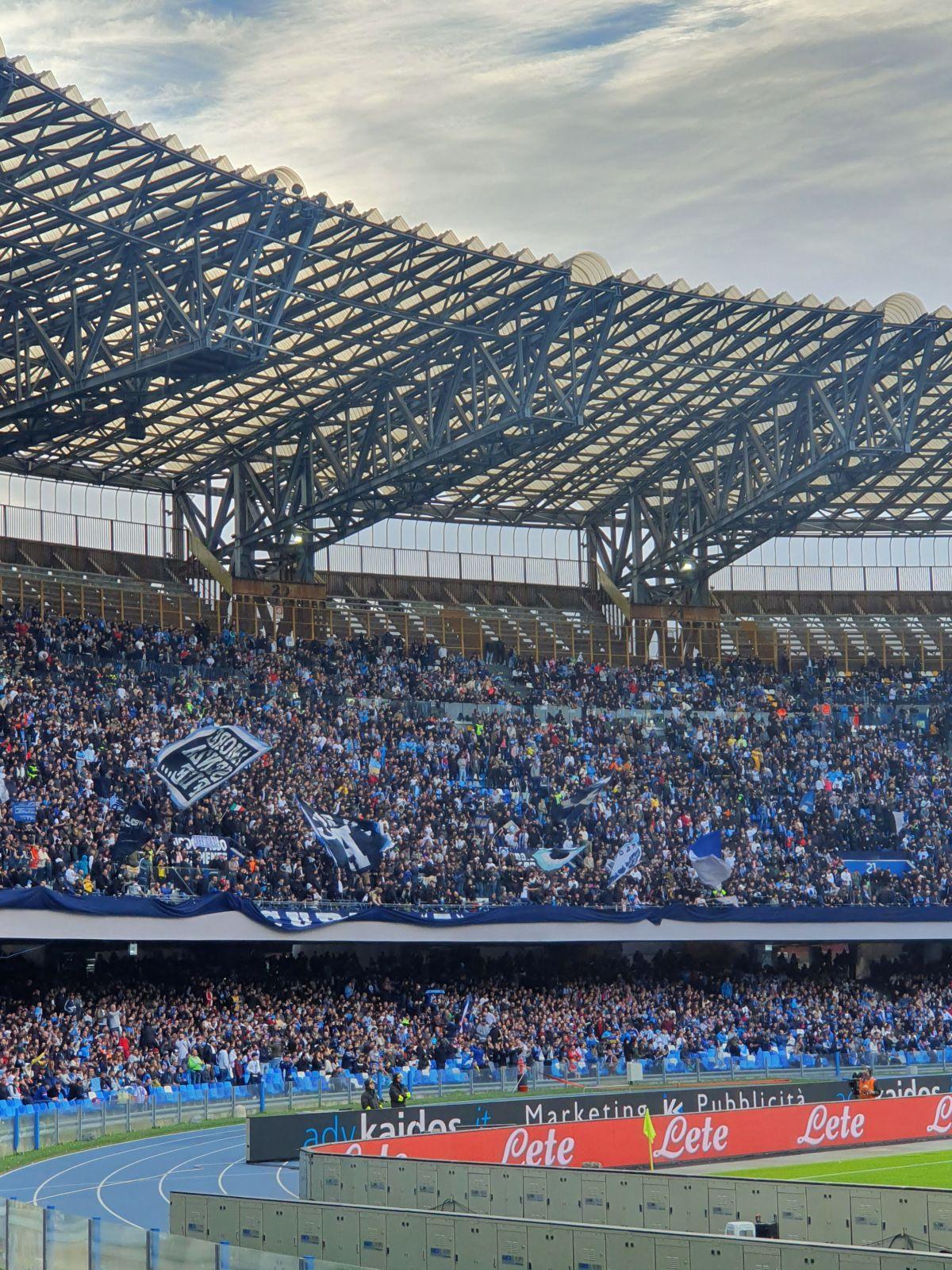 „Pelerinaj” în Napoli, orașul lui Maradona
