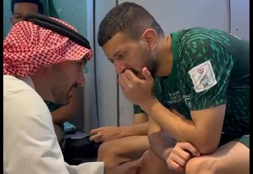 Prințul Abdulaziz bin Turki Al Saud, ministrul Sportului din Arabia Saudită, a făcut o vizită în vestiar imediat după eșecul suferit în fața Poloniei, scor 0-2, în grupa C de la Campionatul Mondial.