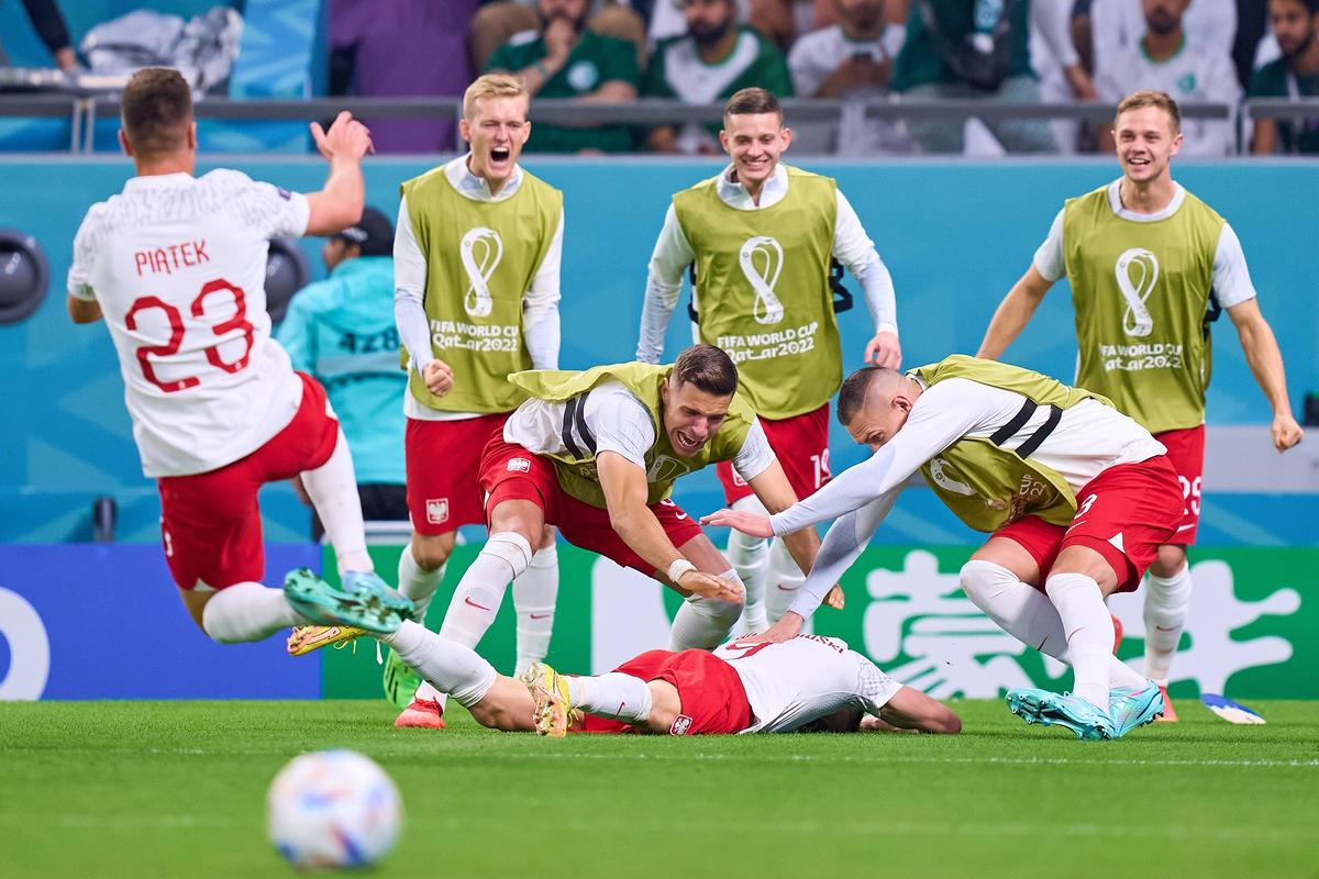 Moment uluitor: Lewandowski l-a egalat pe legendarul Pele și a început să plângă pe teren!