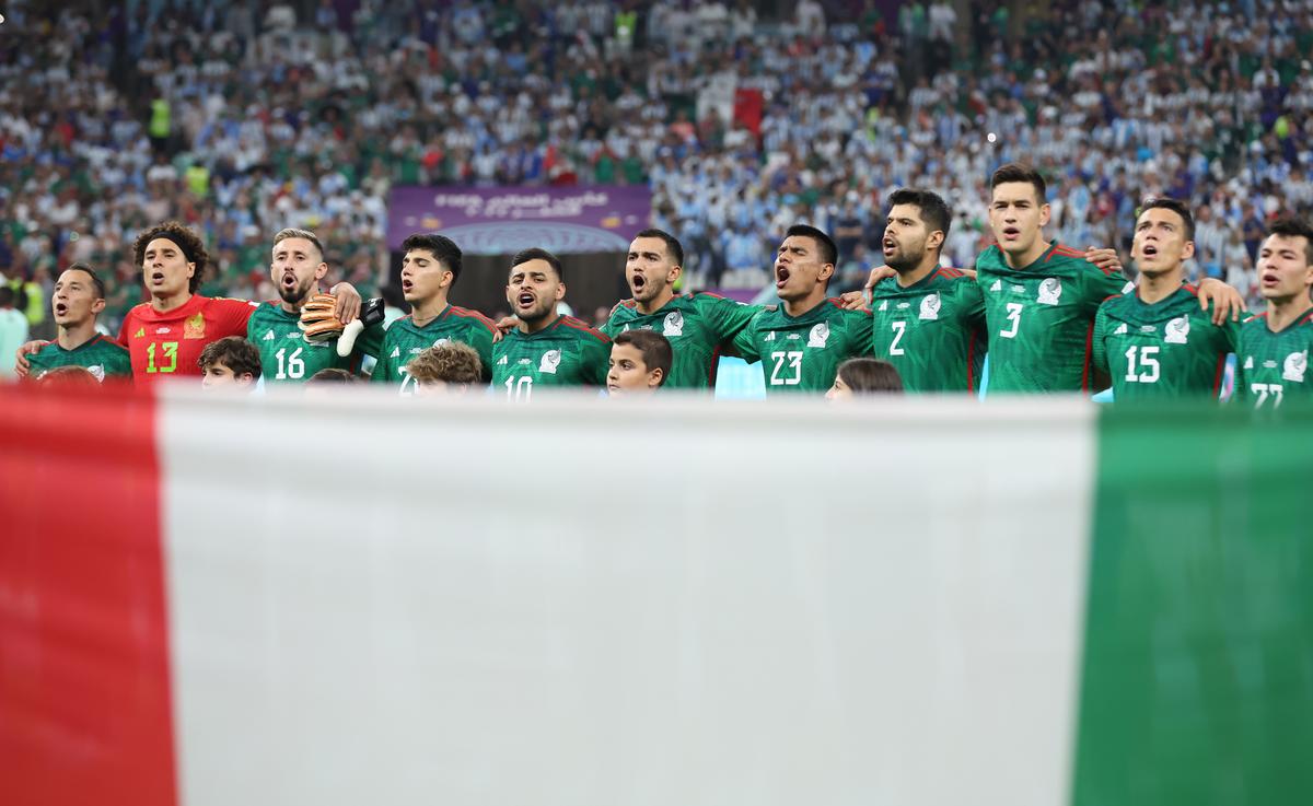 Mexicanii, cu lacrimi în ochi la intonarea imnului