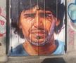 Maradona e și pe tatuajele napoletanilor, dar și pe ușa unui salon de tatuaje