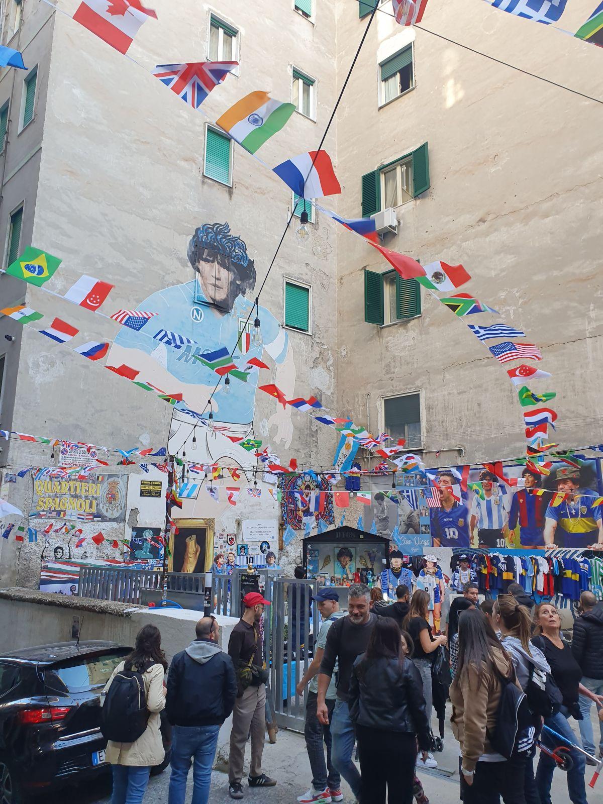 „Pelerinaj” în Napoli » Oamenii pentru care Maradona este Dumnezeu și care te învață că „Cel care iubește nu uită”
