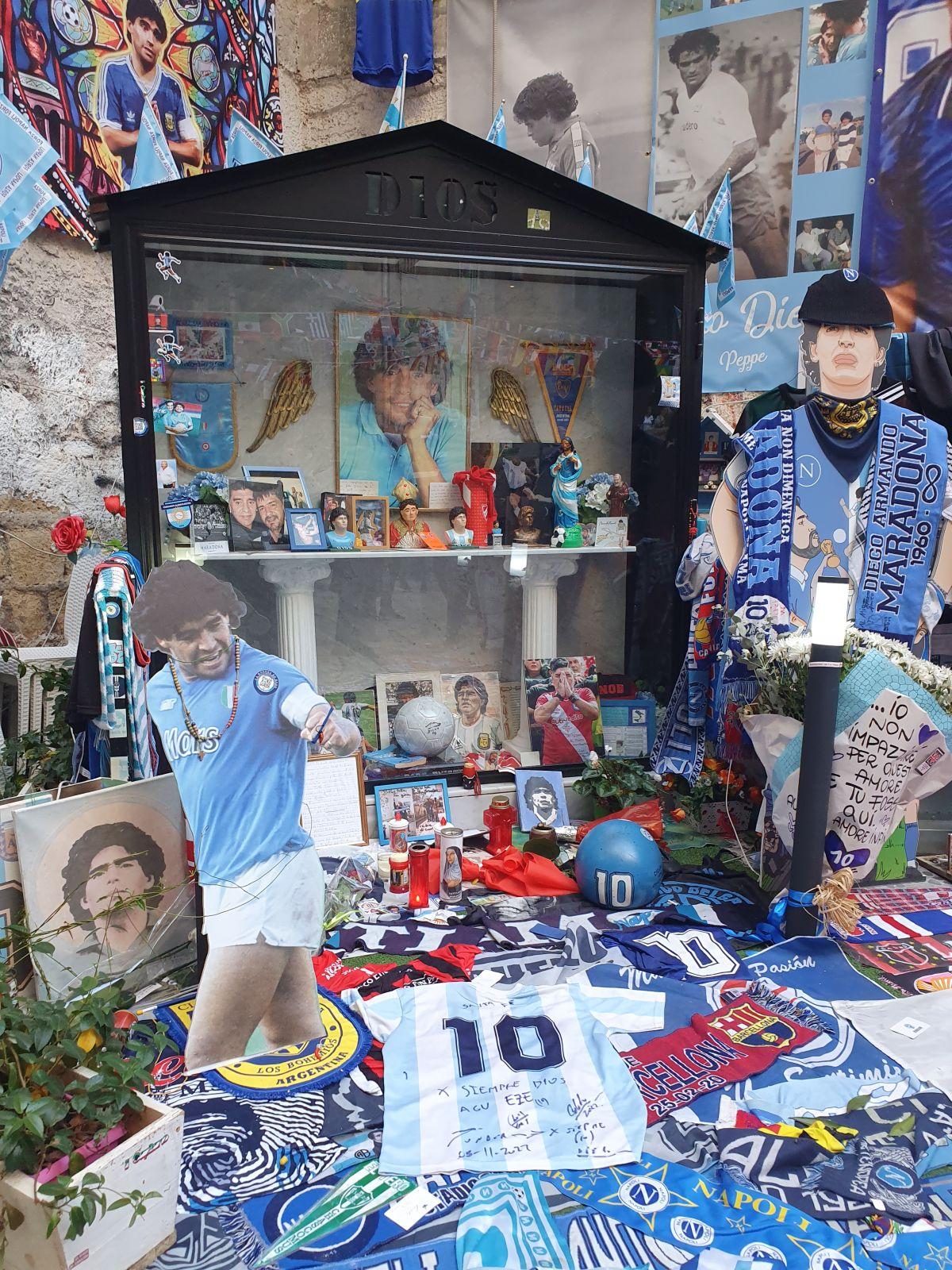 „Pelerinaj” în Napoli » Oamenii pentru care Maradona este Dumnezeu și care te învață că „Cel care iubește nu uită”